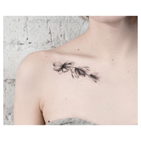 tatuajes pecho mujer|5 hermosos diseños de tatuajes entre los pechos para。